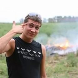 Спортивный парень с огромным членом, ищу девушку Спортивный парень с огромным членом, ищу девушку