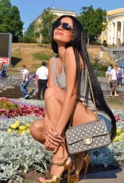 Супер девочка хочет романтического свидания с мужчиной ! Супер девочка хочет романтического свидания с мужчиной !