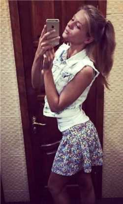 Ненасытная девушка 18 лет ищет приключение на одно место Ненасытная девушка 18 лет ищет приключение на одно место